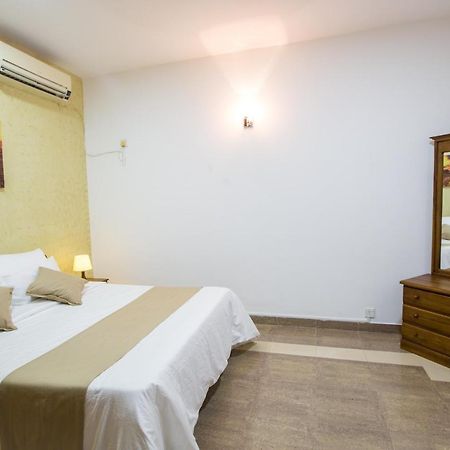 Hotel Maple Tree Residencies à Dehiwala-Mont Lavinia Extérieur photo