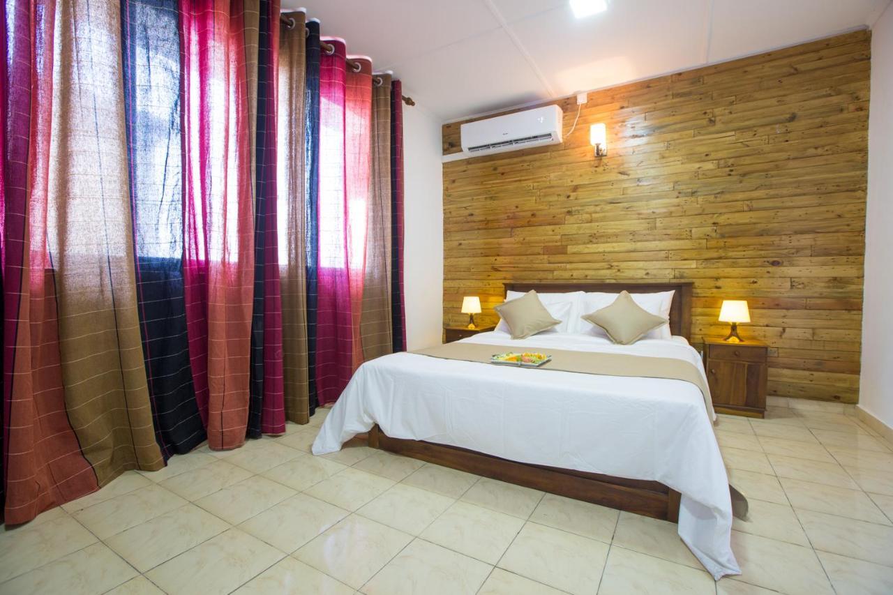 Hotel Maple Tree Residencies à Dehiwala-Mont Lavinia Extérieur photo