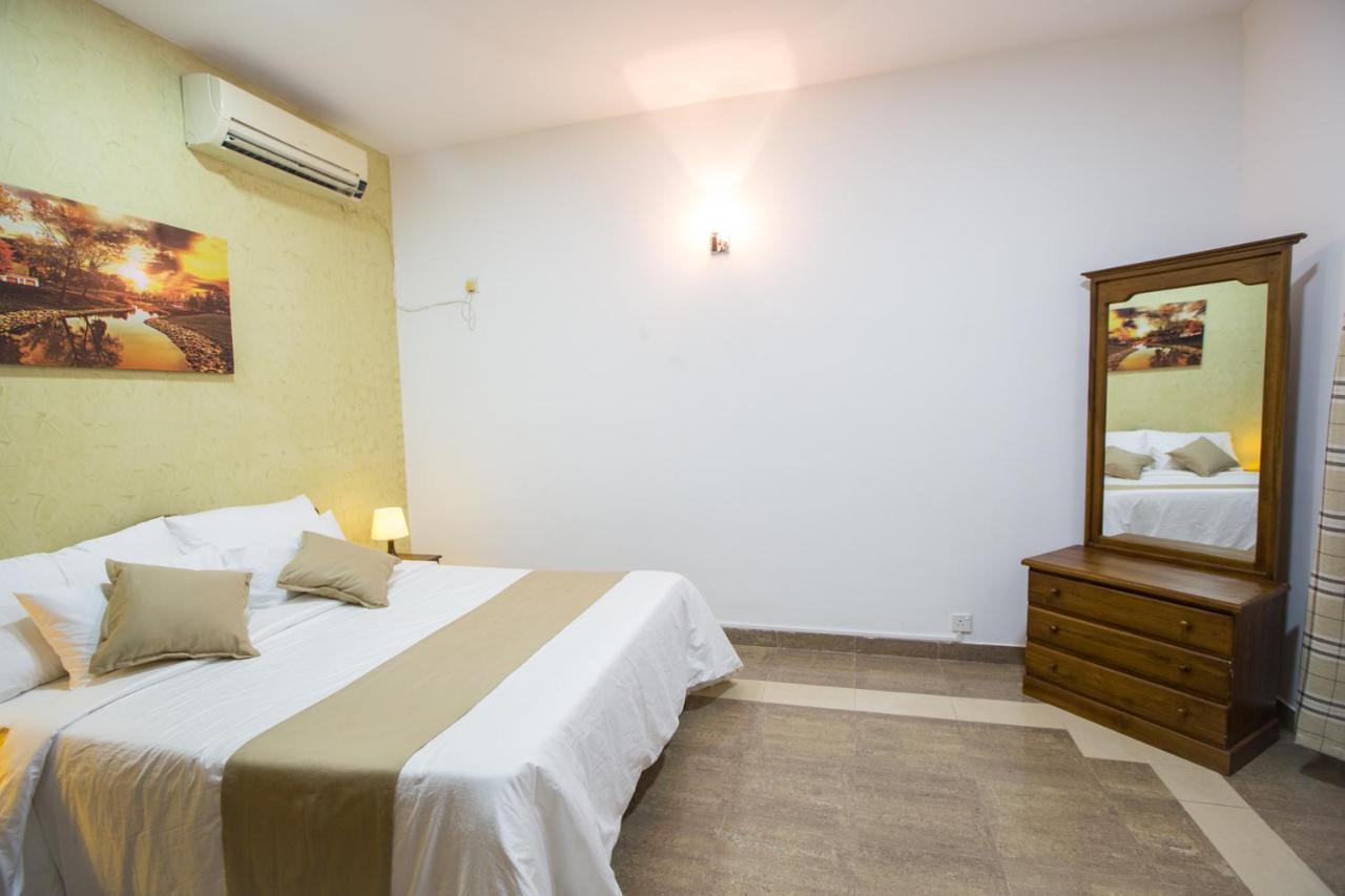 Hotel Maple Tree Residencies à Dehiwala-Mont Lavinia Extérieur photo