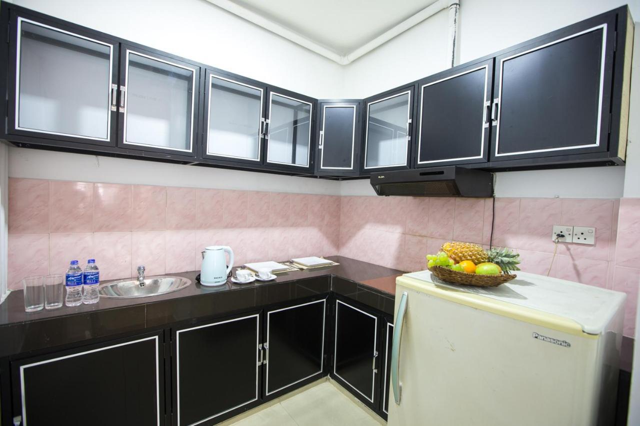 Hotel Maple Tree Residencies à Dehiwala-Mont Lavinia Extérieur photo