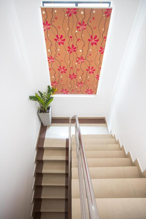 Hotel Maple Tree Residencies à Dehiwala-Mont Lavinia Extérieur photo