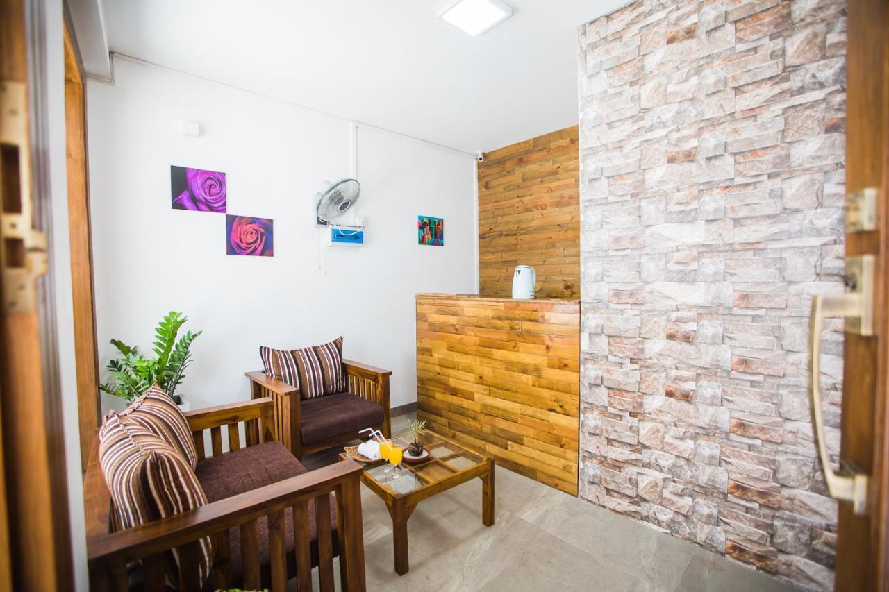 Hotel Maple Tree Residencies à Dehiwala-Mont Lavinia Extérieur photo